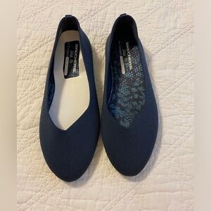 Sketchers wide fit navy fabric flats. Size 9 never worn.
